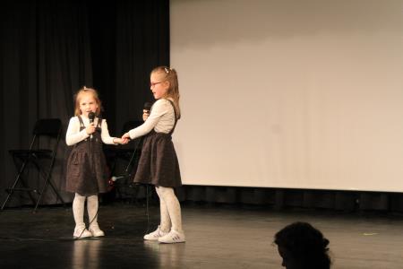 »Mamica je kakor zarja« (26)